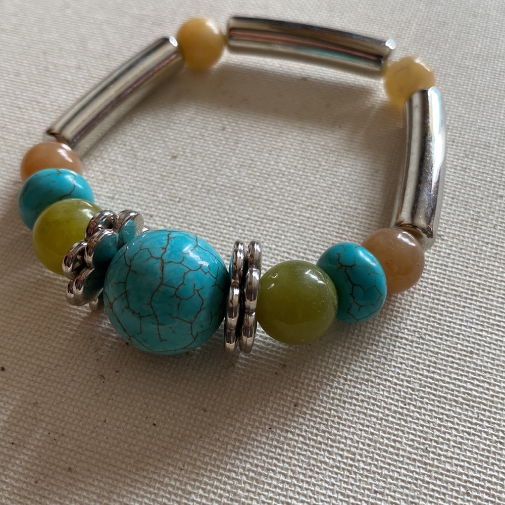 Beautiful Faux Stone and Metal Stretch Bracelet - Picture 4 of 6